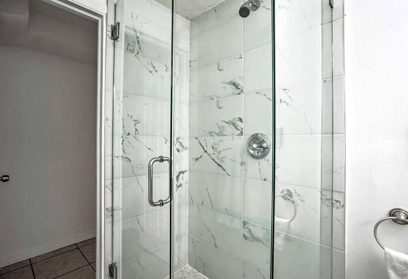 Convenient Naples Retreat < 4 Mi To Beach!