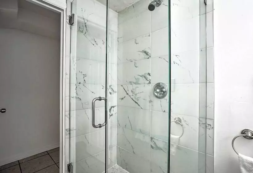 Convenient Naples Retreat < 4 Mi To Beach!