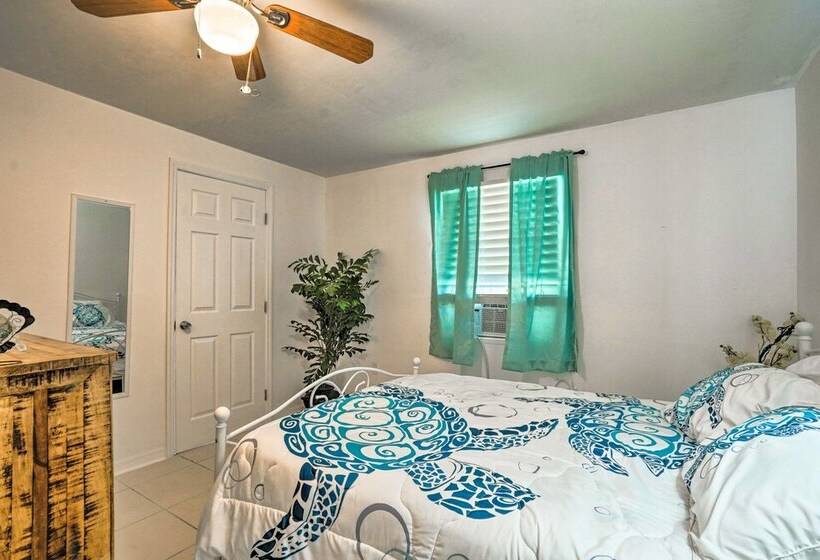 Convenient Naples Retreat < 4 Mi To Beach!