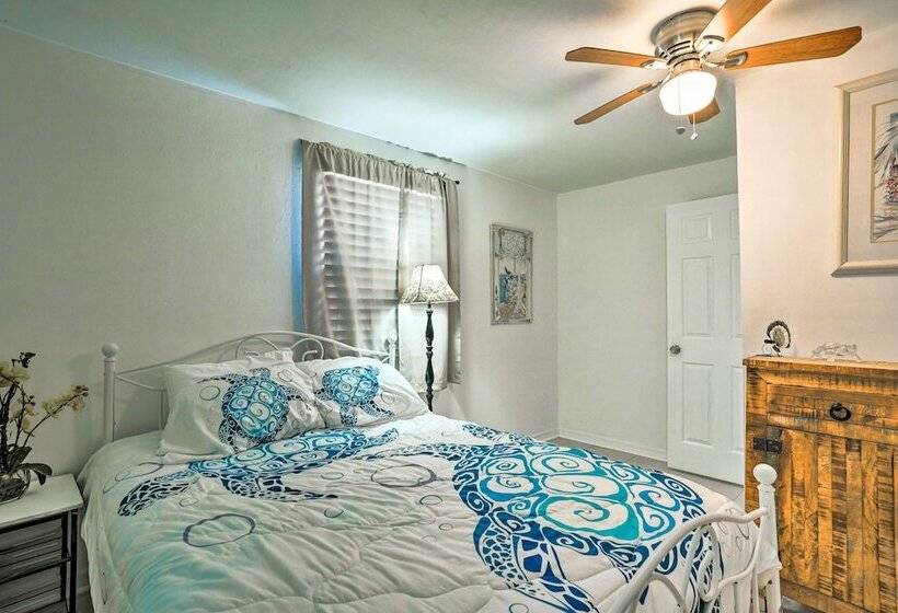 Convenient Naples Retreat < 4 Mi To Beach!