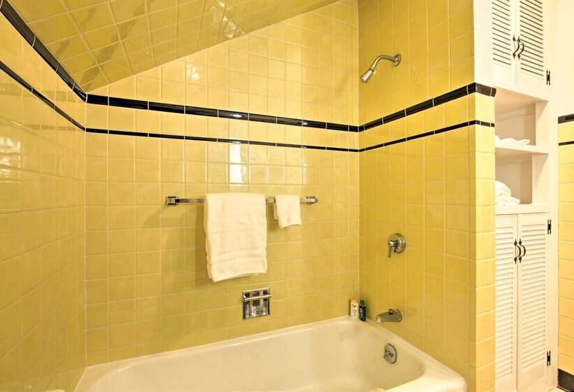 Cozy Postville Retreat W/ Fireplaces & Yard!