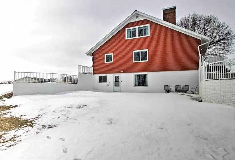 Cozy Postville Retreat W/ Fireplaces & Yard!