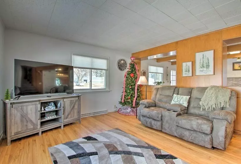 Cozy Postville Retreat W/ Fireplaces & Yard!