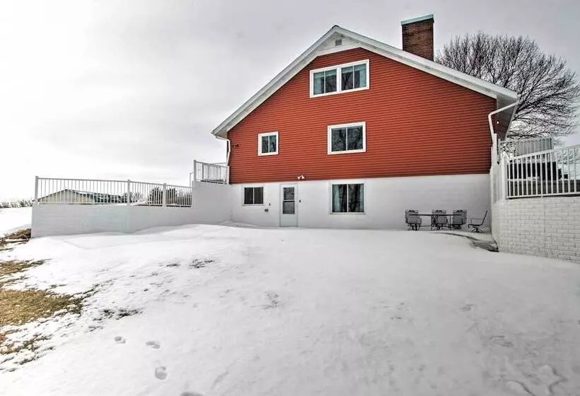 Cozy Postville Retreat W/ Fireplaces & Yard!