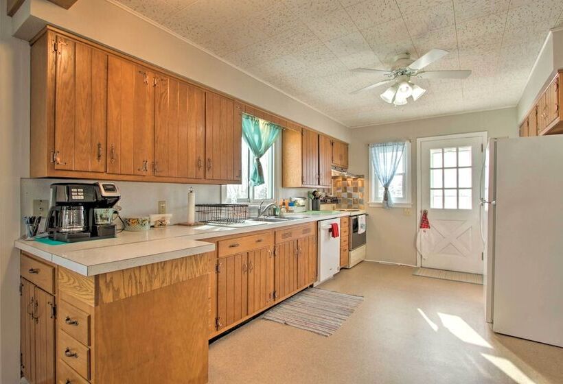 Cozy Postville Retreat W/ Fireplaces & Yard!