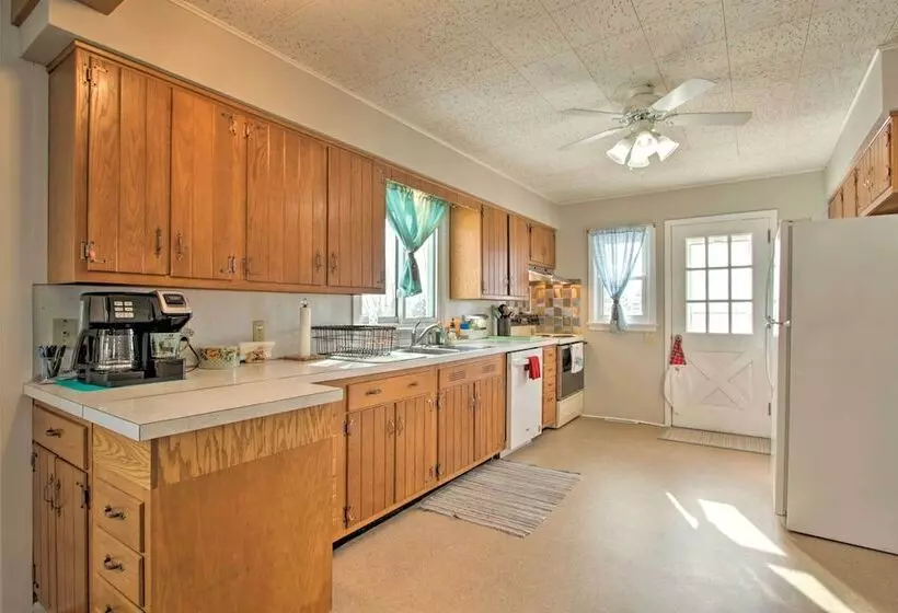 Cozy Postville Retreat W/ Fireplaces & Yard!