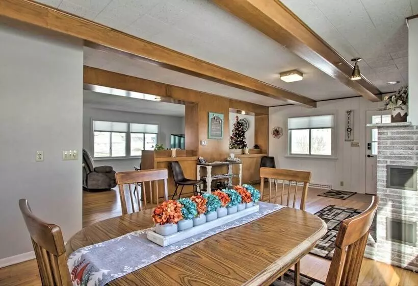 Cozy Postville Retreat W/ Fireplaces & Yard!