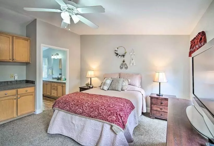 8 Mi To Big Bear Lake & Village: Sugarloaf Cabin!