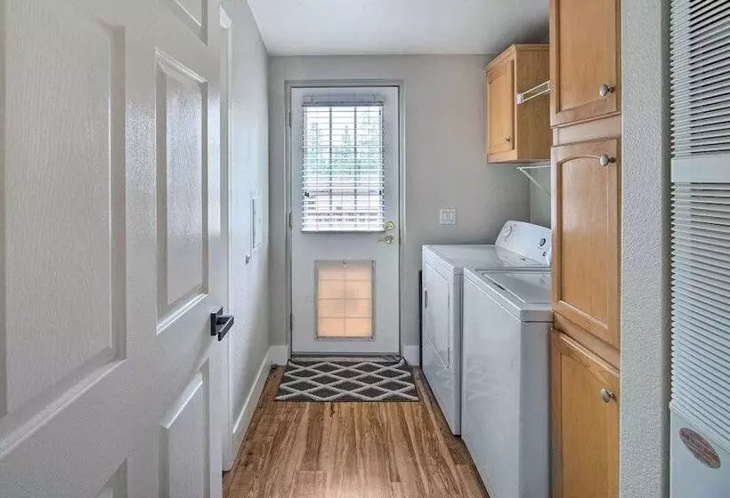 8 Mi To Big Bear Lake & Village: Sugarloaf Cabin!