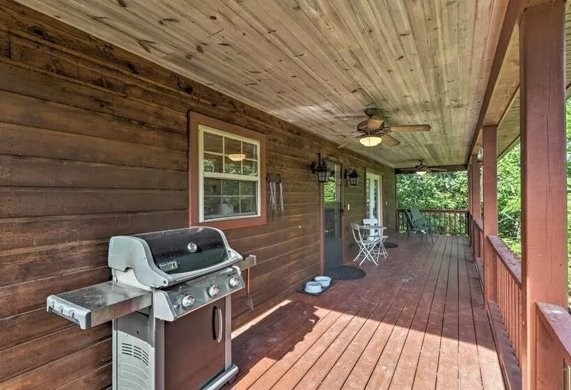 Creekside Hideaway  W/ Fire Pit + Creek Access!