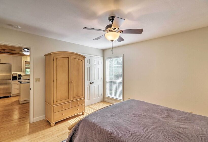 Creekside Hideaway  W/ Fire Pit + Creek Access!