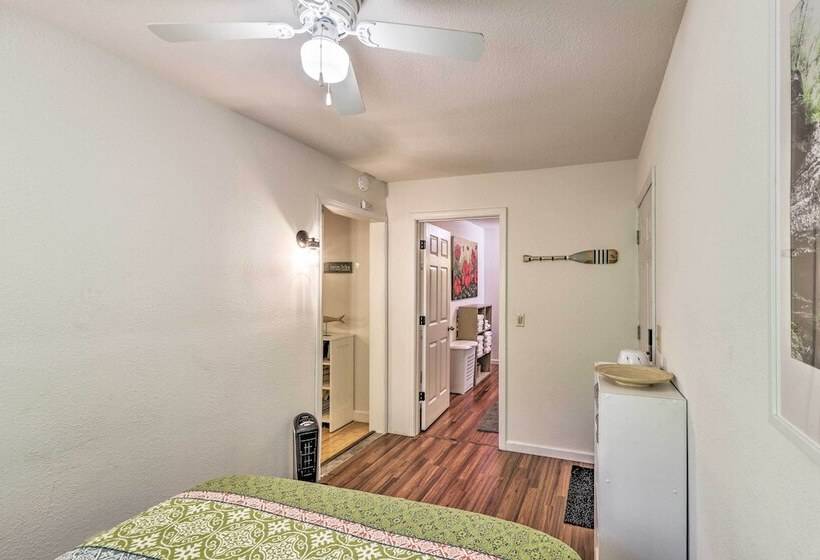 Creekside Hideaway  W/ Fire Pit + Creek Access!