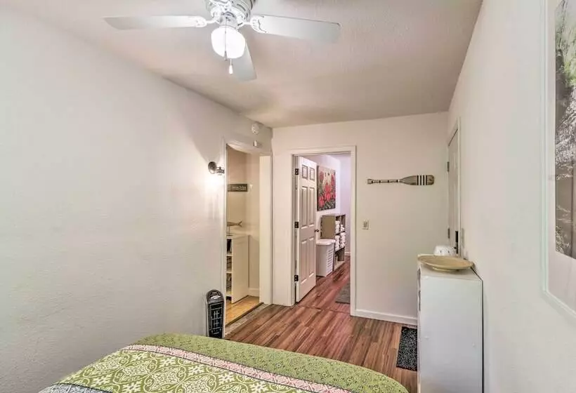 Creekside Hideaway  W/ Fire Pit + Creek Access!