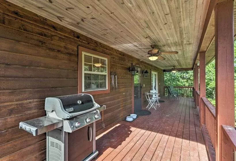 Creekside Hideaway  W/ Fire Pit + Creek Access!