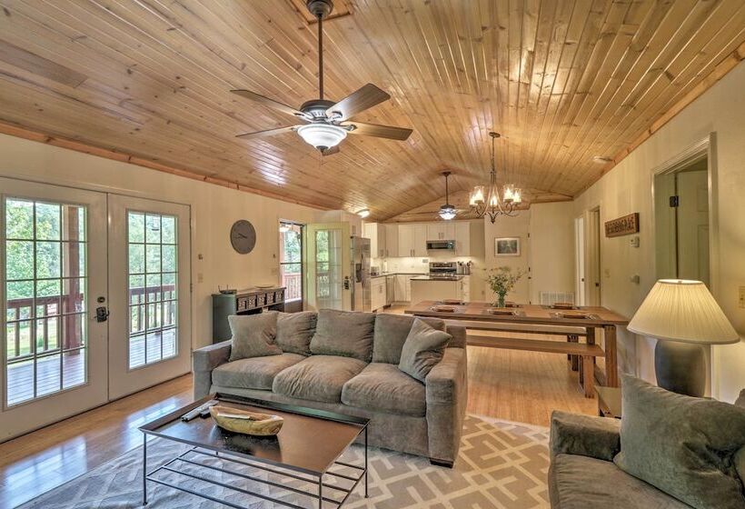 Creekside Hideaway  W/ Fire Pit + Creek Access!