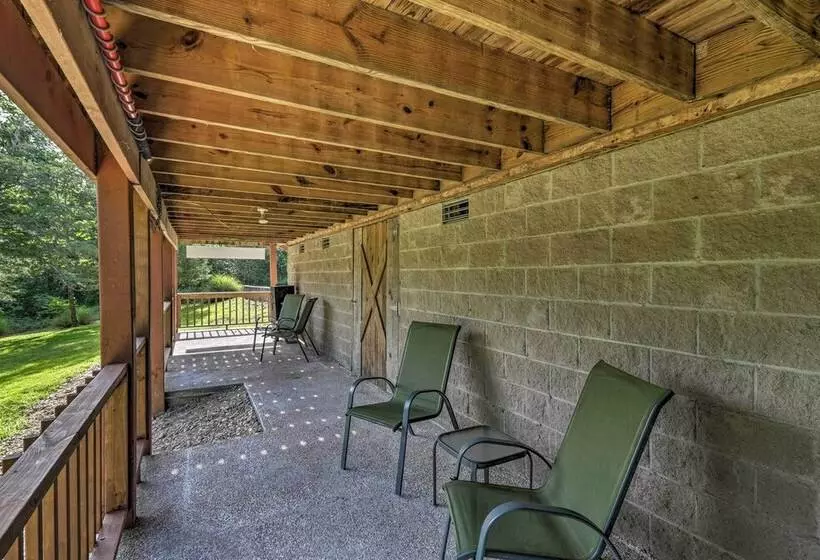 Creekside Hideaway  W/ Fire Pit + Creek Access!