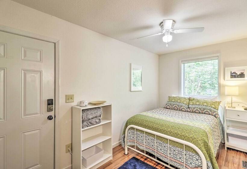 Creekside Hideaway  W/ Fire Pit + Creek Access!