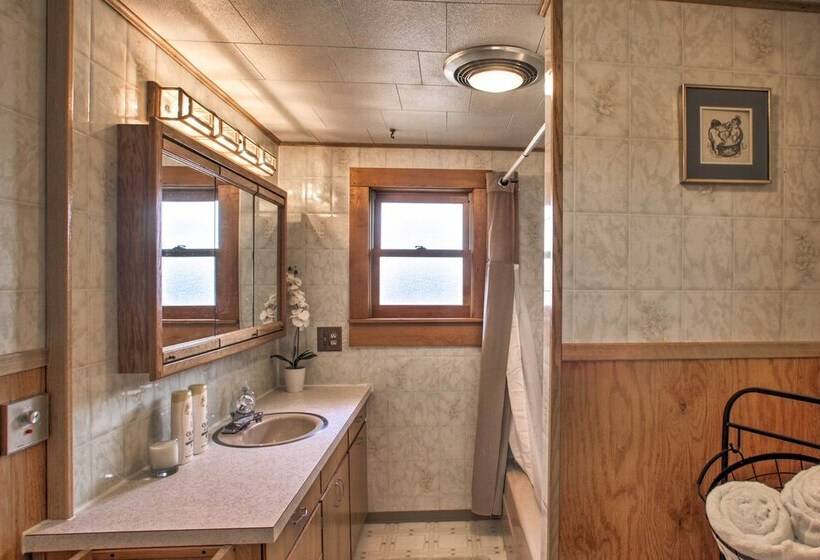 Diamond Lake Home W/ Dock Close To 2 Ski Resorts!