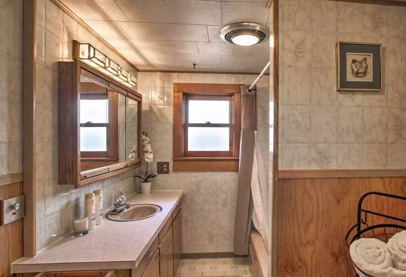 Diamond Lake Home W/ Dock Close To 2 Ski Resorts!