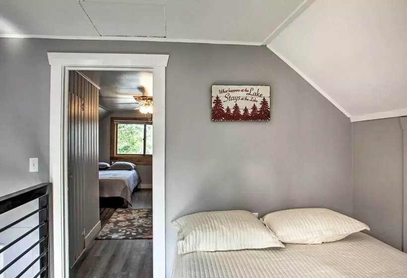 Diamond Lake Home W/ Dock Close To 2 Ski Resorts!