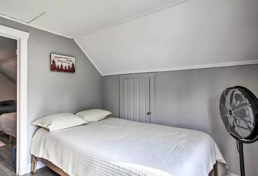 Diamond Lake Home W/ Dock Close To 2 Ski Resorts!