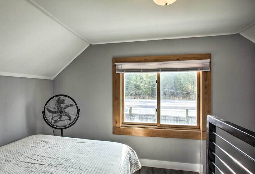 Diamond Lake Home W/ Dock Close To 2 Ski Resorts!