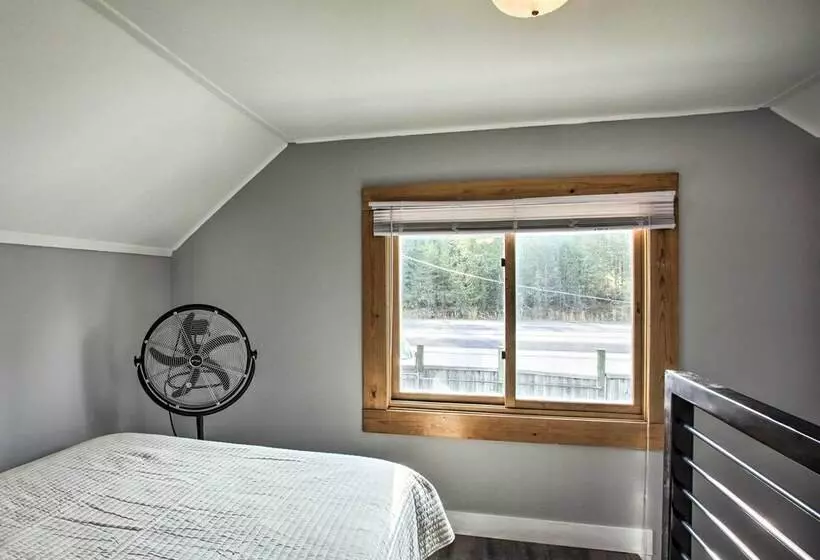 Diamond Lake Home W/ Dock Close To 2 Ski Resorts!