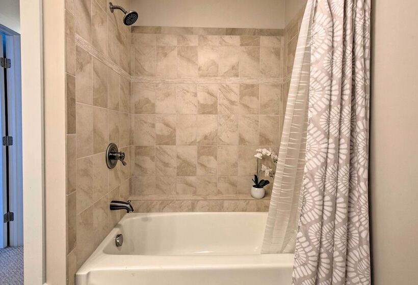 Edgewater Escape: Home With Amazing Amenities!