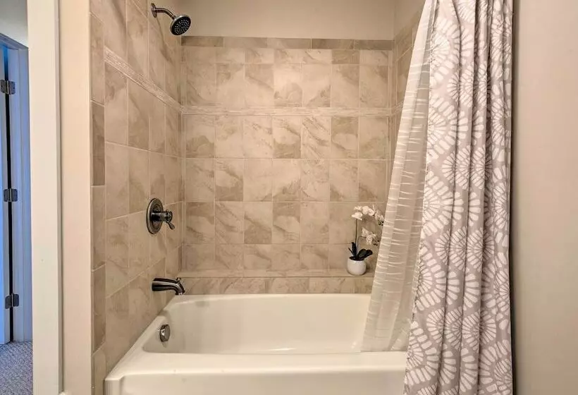 Edgewater Escape: Home With Amazing Amenities!