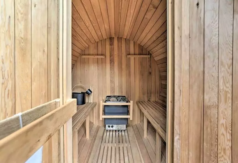 Edgewater Escape: Home With Amazing Amenities!