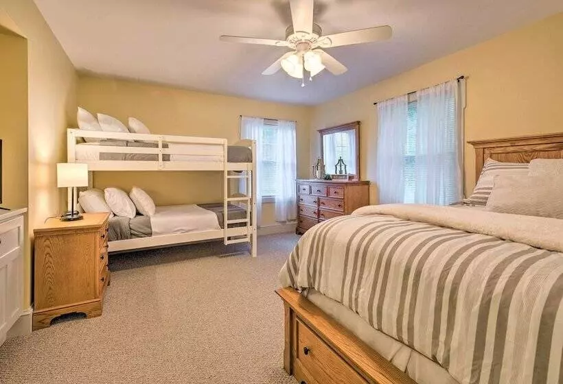 Edgewater Escape: Home With Amazing Amenities!