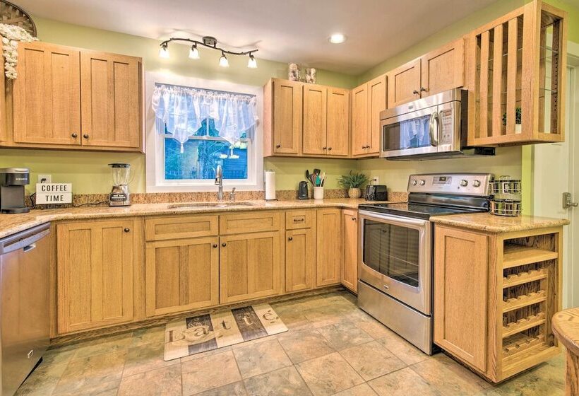 Edgewater Escape: Home With Amazing Amenities!