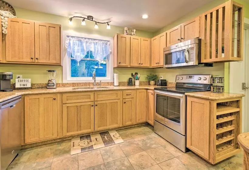 Edgewater Escape: Home With Amazing Amenities!