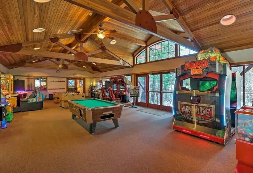 Expansive Truckee Cabin W/ Deck & Resort Amenities