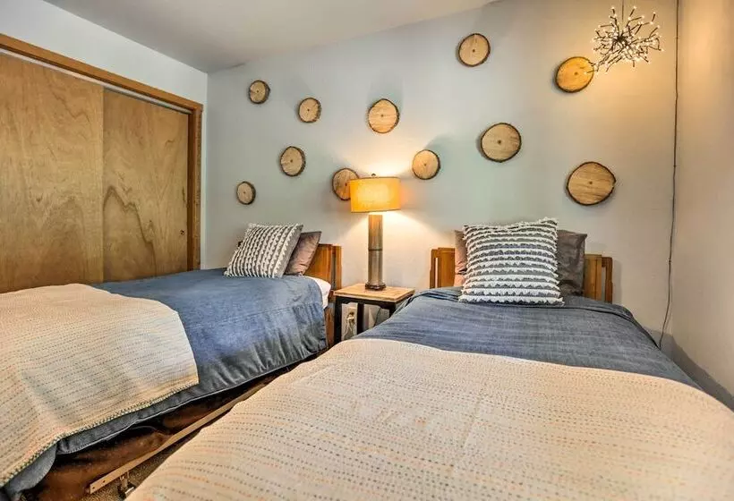 Expansive Truckee Cabin W/ Deck & Resort Amenities