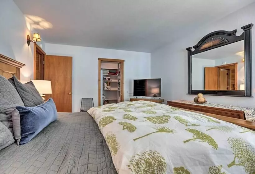 Expansive Truckee Cabin W/ Deck & Resort Amenities