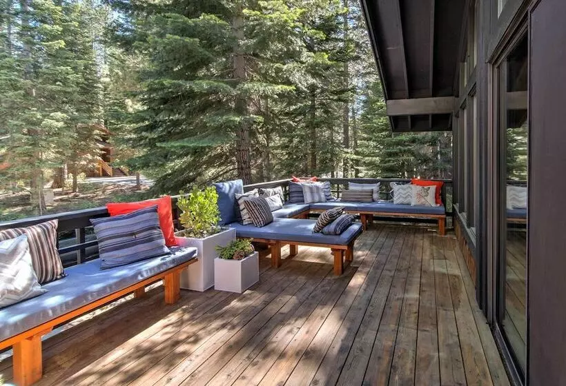 Expansive Truckee Cabin W/ Deck & Resort Amenities