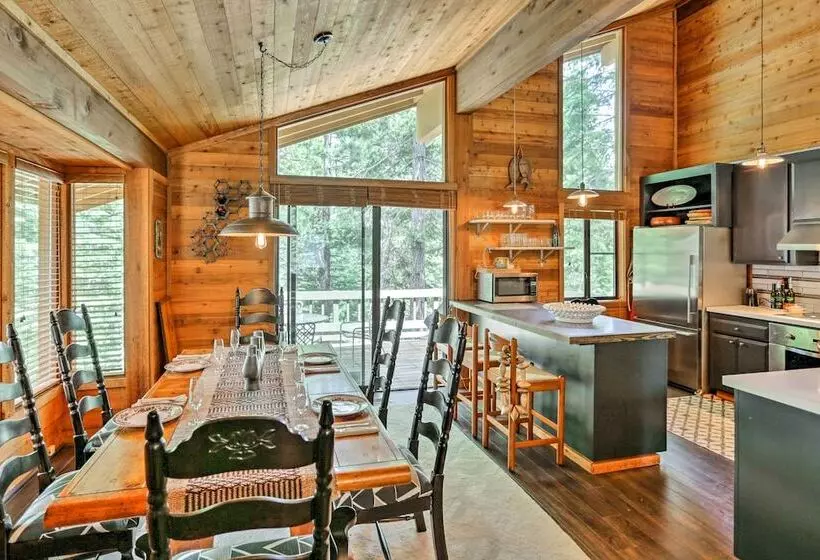 Expansive Truckee Cabin W/ Deck & Resort Amenities