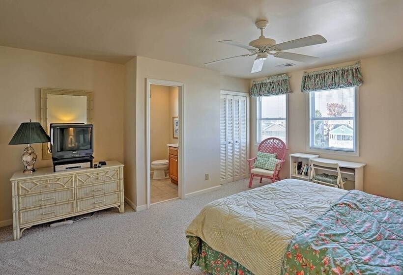 Family Friendly Vacation Home: Steps To Beach!