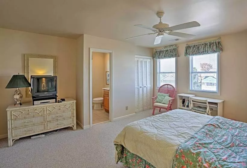 Family Friendly Vacation Home: Steps To Beach!