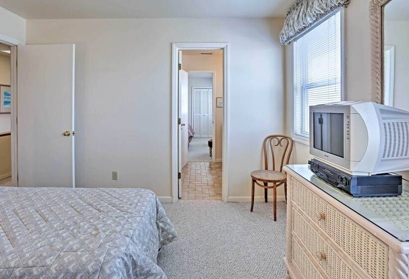 Family Friendly Vacation Home: Steps To Beach!