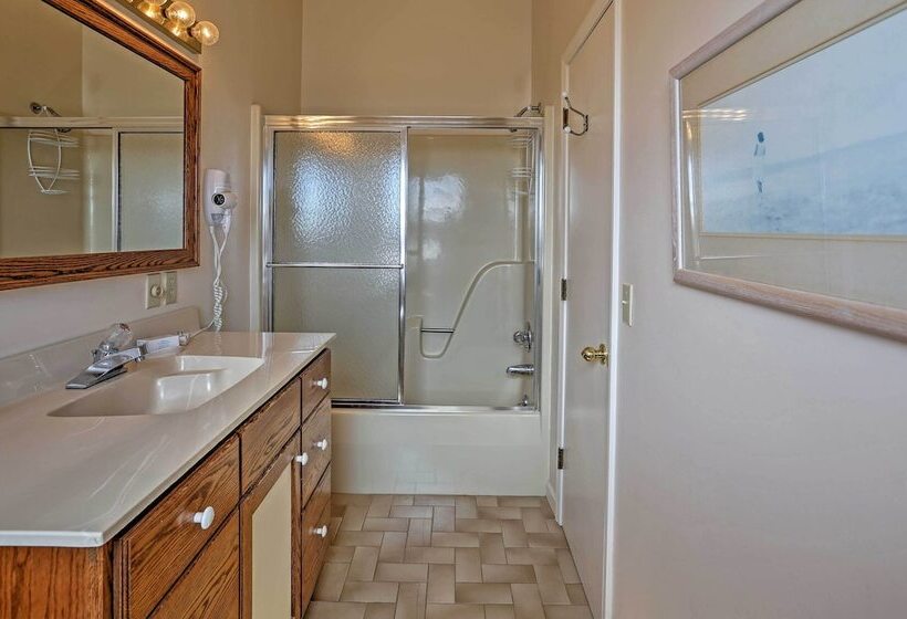 Family Friendly Vacation Home: Steps To Beach!