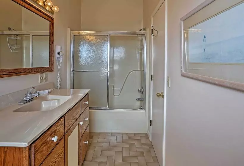 Family Friendly Vacation Home: Steps To Beach!