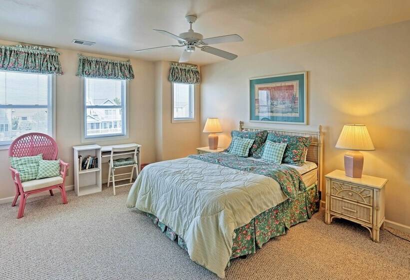 Family Friendly Vacation Home: Steps To Beach!