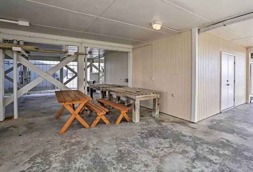 Family Friendly Vacation Home: Steps To Beach!