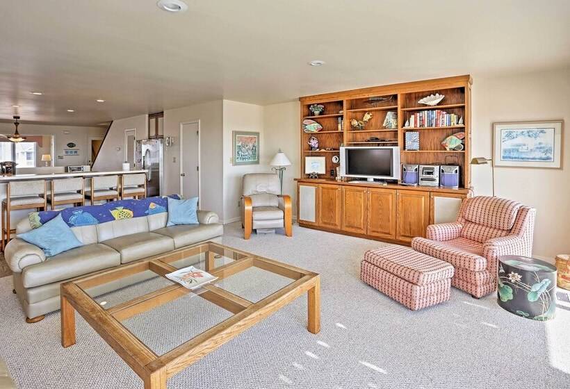 Family Friendly Vacation Home: Steps To Beach!