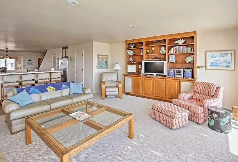 Family Friendly Vacation Home: Steps To Beach!