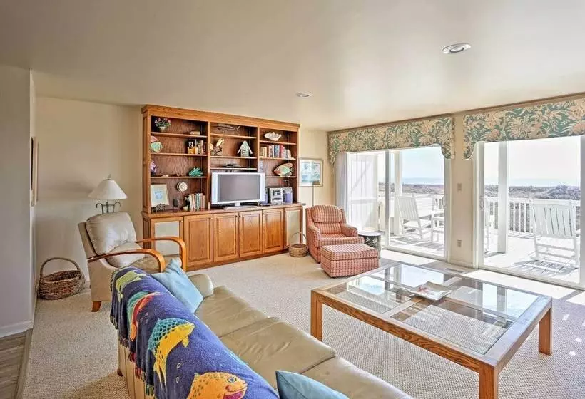 Family Friendly Vacation Home: Steps To Beach!