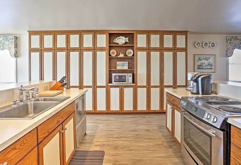 Family Friendly Vacation Home: Steps To Beach!