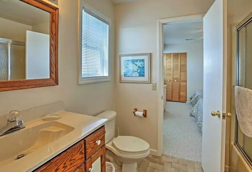 Family Friendly Vacation Home: Steps To Beach!